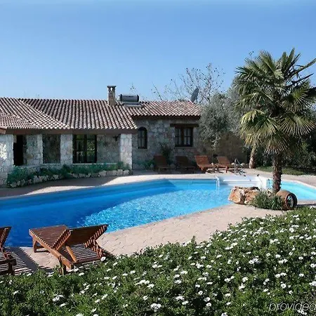 Z & X Holiday Villas Szálloda Paphos