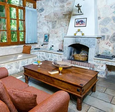 Z & X Holiday Villas Пафос