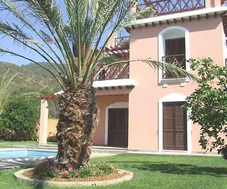 Z & X Holiday Villas Пафос