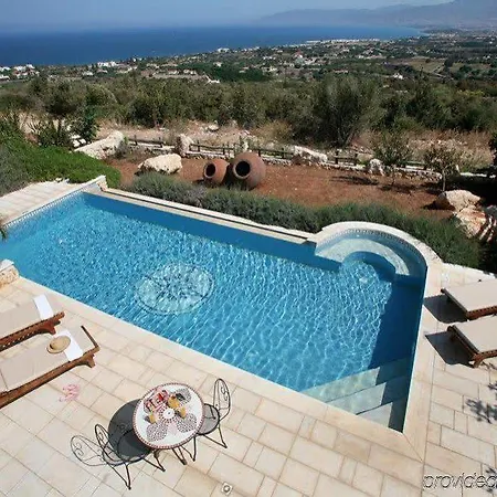 Z & X Holiday Villas Пафос