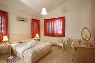 Z & X Holiday Villas 펜션 파포스