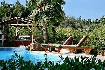 Z & X Holiday Villas * 파포스