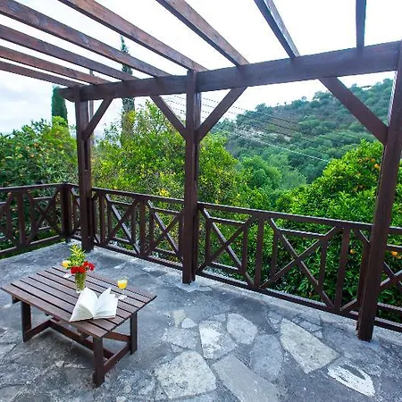 Z & X Holiday Villas 펜션 파포스