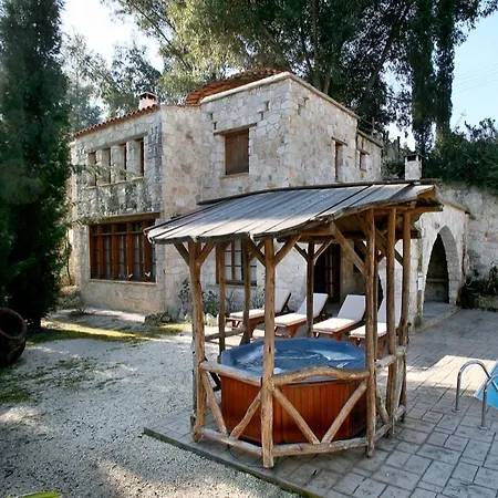 Z & X Holiday Villas *