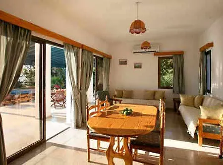 Z & X Holiday Villas *