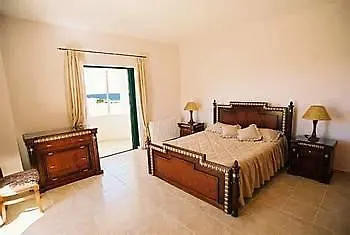 Z & X Holiday Villas *